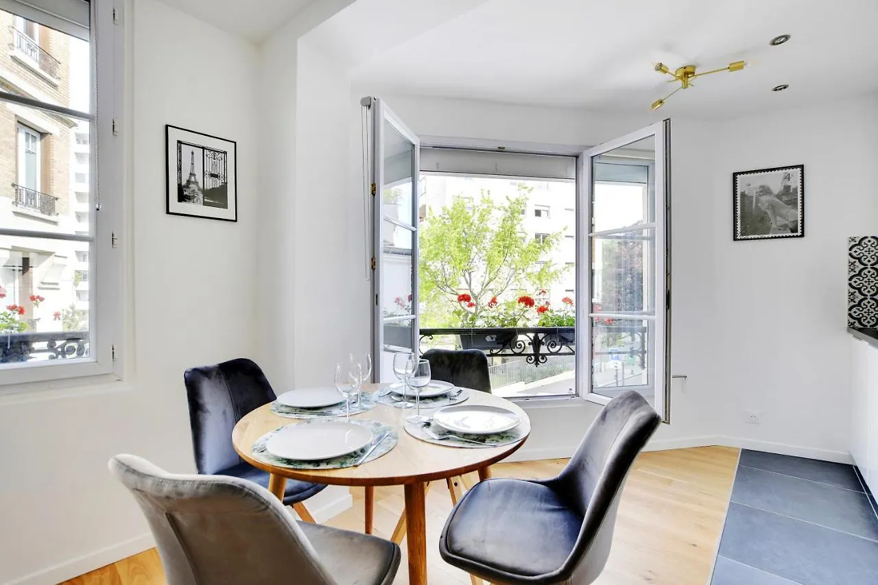 Cmg Jonas-Parc Montsouris-Tour Montparnasse- Apartment Paris